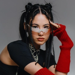 Исполнитель: Emie