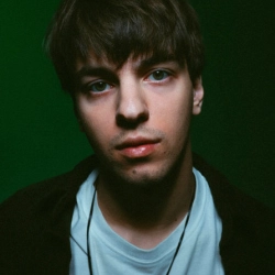 гліб співає