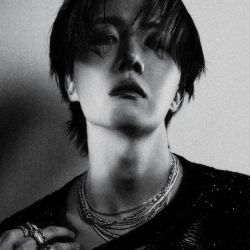 Исполнитель: j-hope