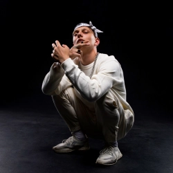 Исполнитель: Лёша Стелит