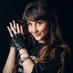 Исполнитель: Victoria Niro